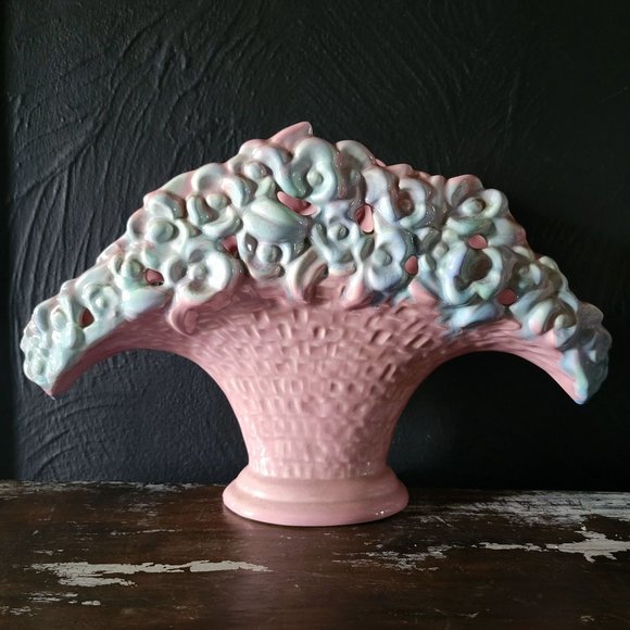 Vintage Royal Haeger Vase / Planter Fan Basket, Pink and Blue Royal Haeger - Picture 3 of 10